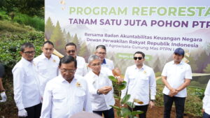 PTPN I Garda Depan Rehabilitasi Puncak Bogor Melalui Program Tanam Sejuta Pohon